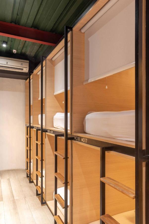M Boutique Hostel Legian Kuta  Exterior photo