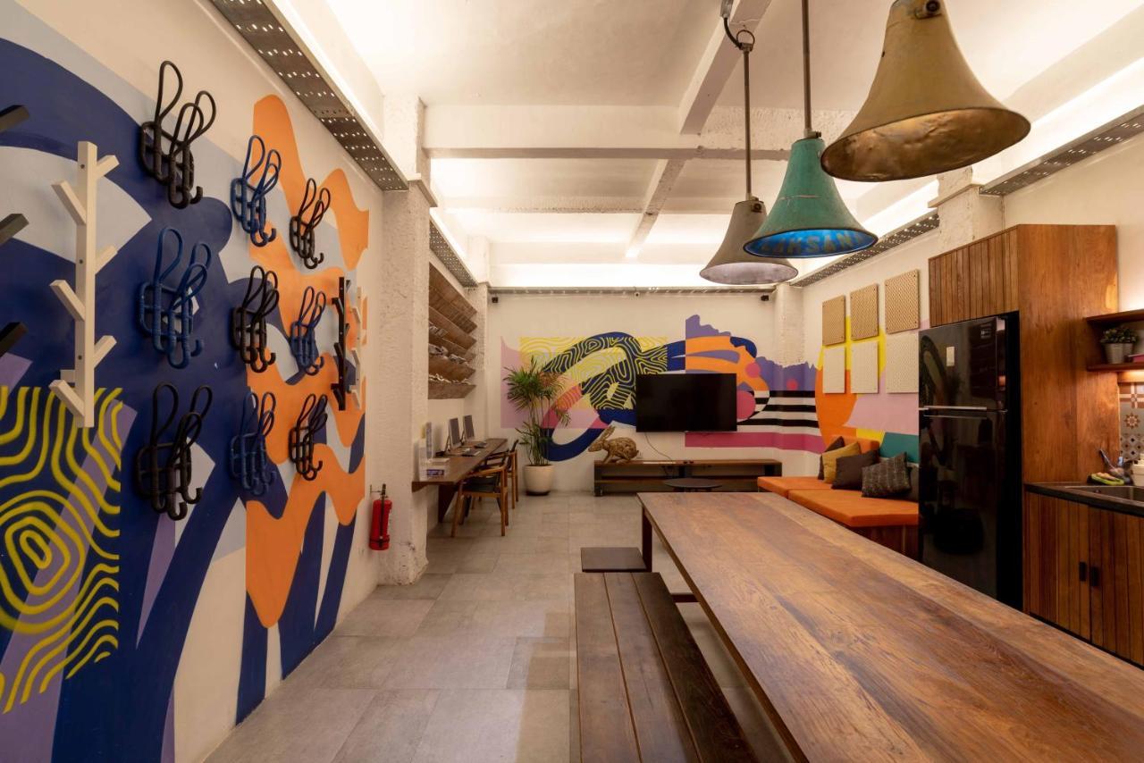 M Boutique Hostel Legian Kuta  Exterior photo